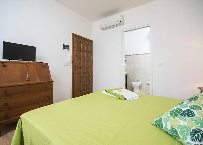 Bed and breakfast Degli Oleandri 2*